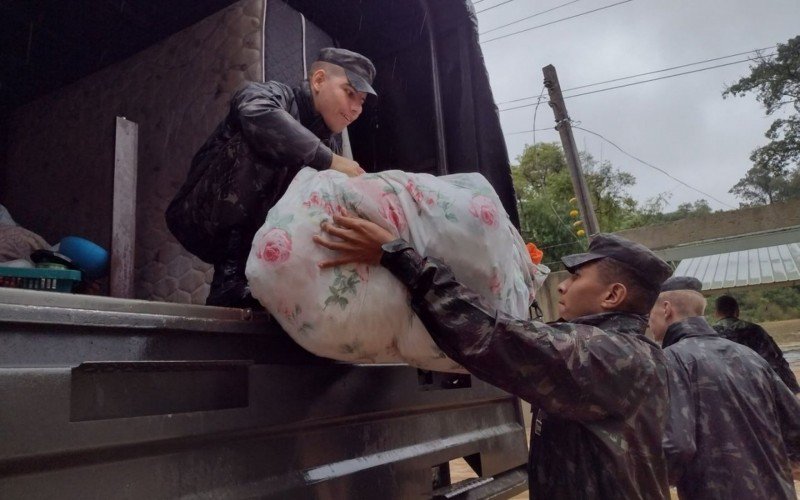 626 militares reforçam apoio às vítimas das enchentes em 19 municípios no Rio Grande do Sul | abc+