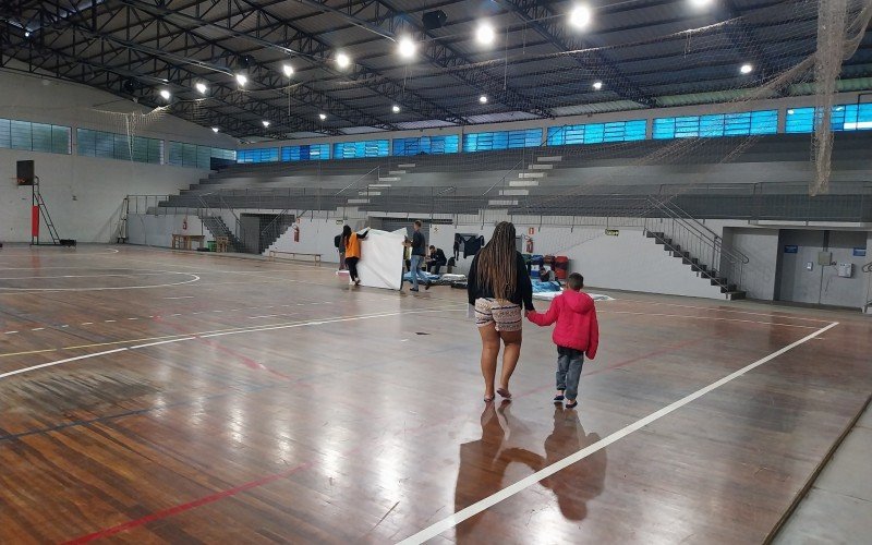 Abrigo foi montado no Ginásio do Colégio Sinodal da Paz  | abc+