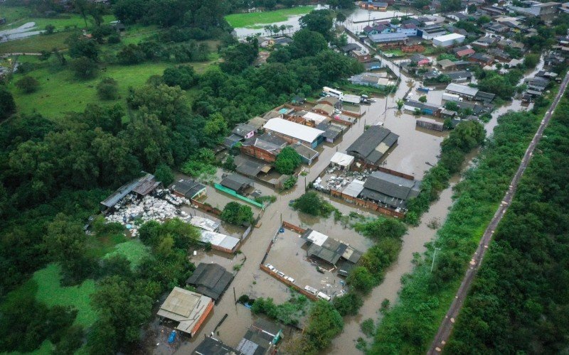 Em menos de um ano, esta é a segunda vez que enchente atinge casas do bairro Arroio da Manteiga 