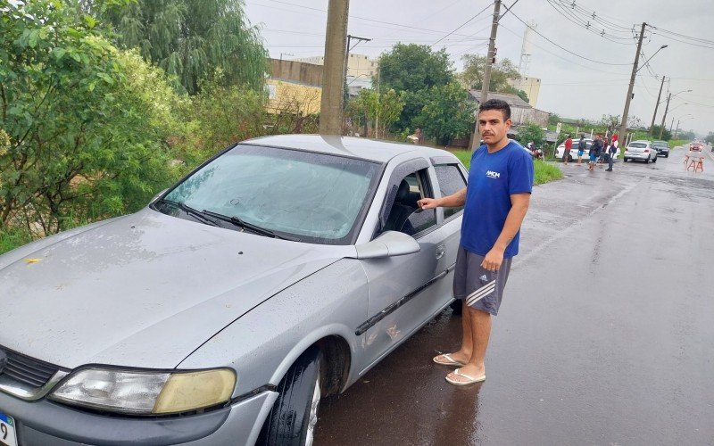 Iago da Rosa Soares, 23 anos, ficou com o carro dentro da enchente e precisava retornar para resgatar a família | abc+