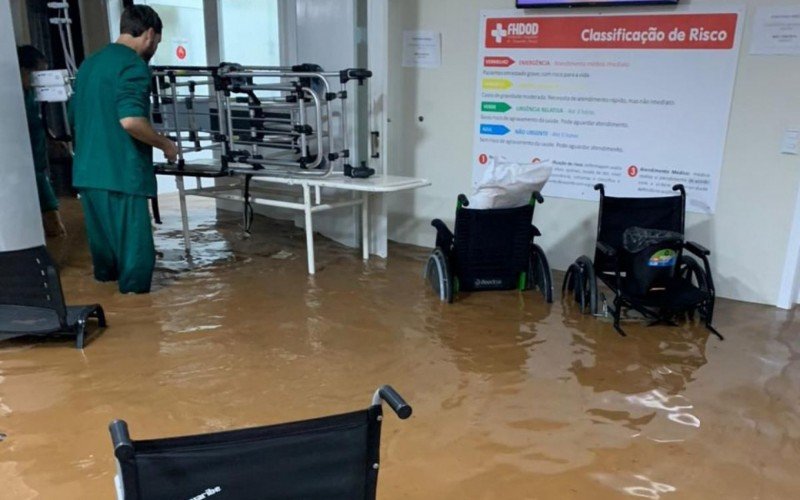 Rio Paranhana atinge locais nunca alcançados por enchentes; água invade hospital de Três Coroas na quinta-feira (2)  | abc+