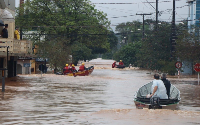 Cheia histórica em São Sebastião do Caí mobiliza resgate por água e pelo ar | abc+