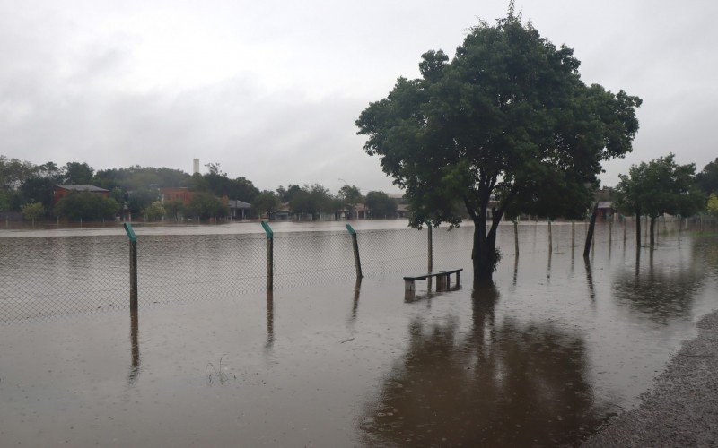 Vila Kroeff, em Novo Hamburgo, ficando submersa