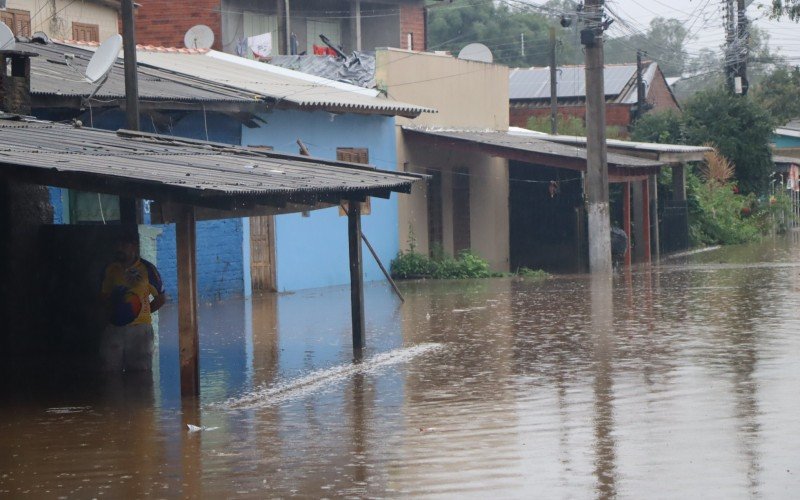 Casas já com água pela metade