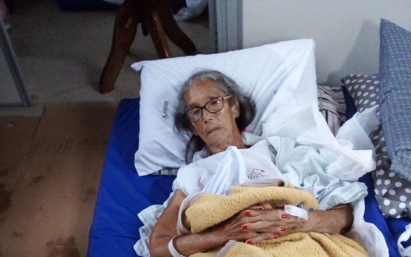 Oraides Ritter Sima, 85 anos, saiu do hospital de Três Coroas, tomado pelas águas, para o hospital de Parobé | abc+
