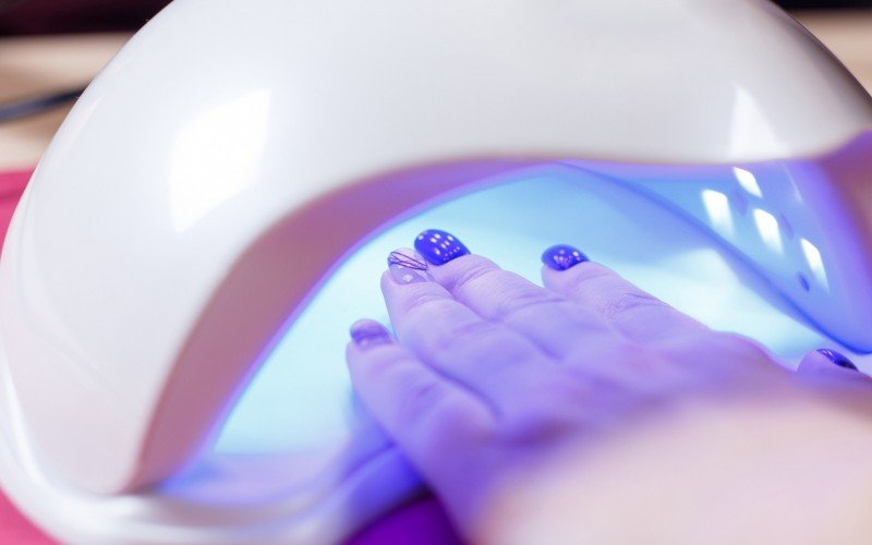 Dermatologista alerta para os riscos que o lixamento das unhas pode provocar à saúde  | abc+