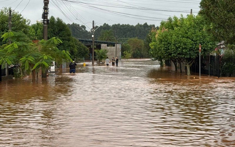 Prefeito sancionou no início da tarde de hoje (2) ordem devido a danos no acumulo de chuva no município | abc+