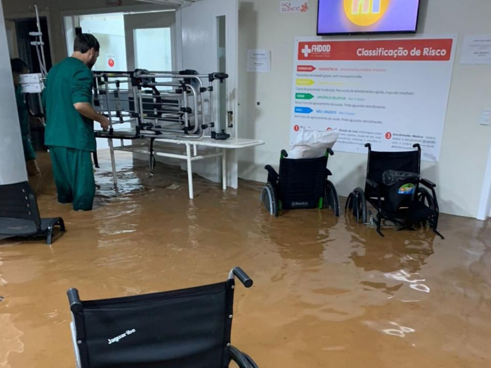 CATÁSTROFE NO RS: Rio Paranhana atinge locais nunca alcançados por enchentes; água invade hospital de Três Coroas