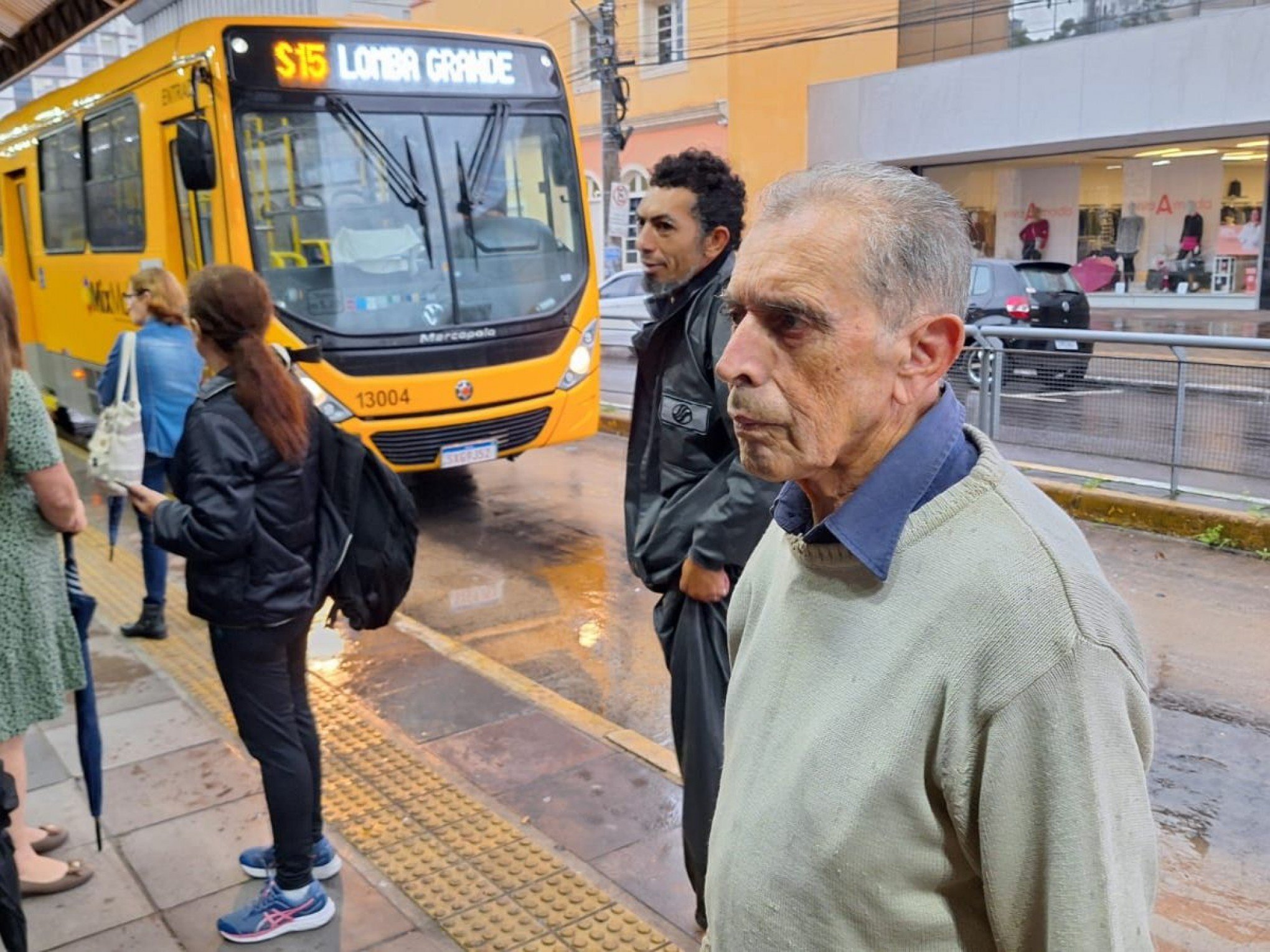 NOVO HAMBURGO: Moradores têm que andar a pé por falta de ônibus