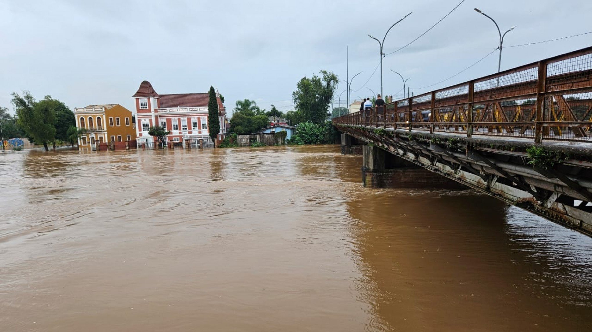 CATÁSTROFE NO RS: Nível do Rio dos Sinos estabiliza e Lago Guaíba segue recuando