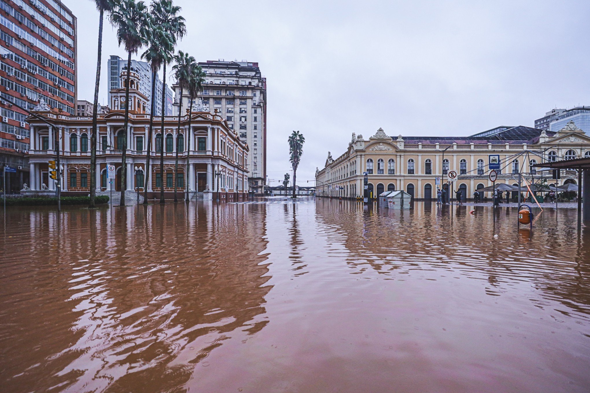 CATÁSTROFE NO RS: Nível do Guaíba ultrapassa marca de 1941 e Porto Alegre já registra maior enchente da história; veja fotos