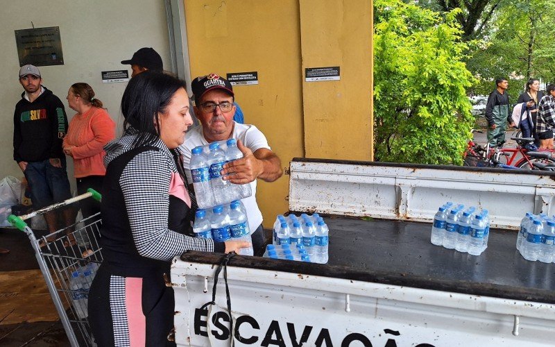 Empresária Kely Carneiro Krummenauer levou água, cobertores e roupas de cama | abc+