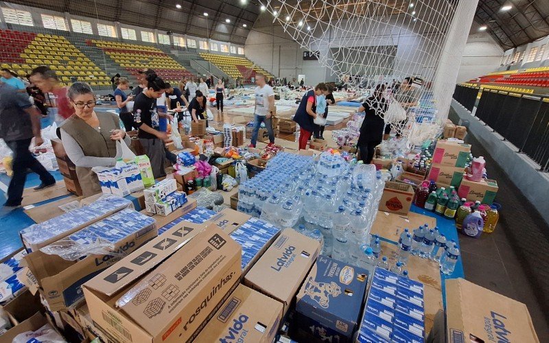 Doações chegam em diferentes pontos do Estado. Defesa Civil do RS reforça pedido por colchões, cobertores e roupas de cama e banho | abc+