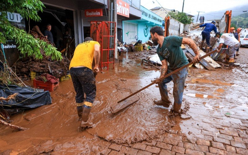 Pequenos negócios foram atingidos pela enchente em dezenas de cidades do RS | abc+