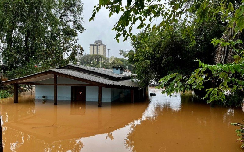 São Leopoldo, Esteio e Sapucaia do Sul têm dezenas de bairros com ruas alagadas  