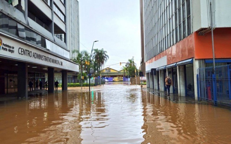 Centro Administrativo de Porto Alegre na manhã desta sexta, com cheia do Guaíba | abc+