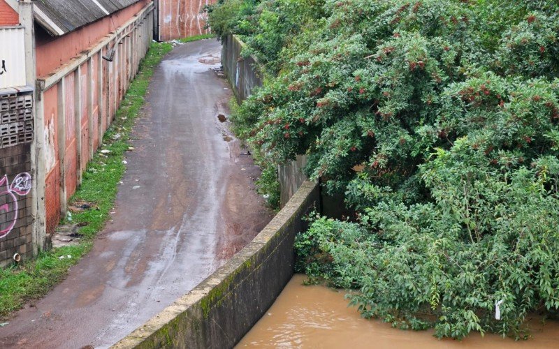 Dique do Rio dos Sinos em São Leopoldo, na altura do bairro São Miguel