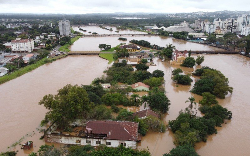 Situação no bairro Santo Afonso, em Novo Hamburgo, inundado pelo Rio dos Sinos nesta sexta-feira