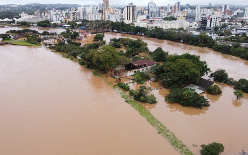 Situação no bairro Santo Afonso, em Novo Hamburgo, inundado pelo Rio dos Sinos nesta sexta-feira