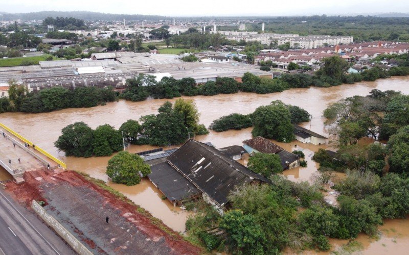 Situação na BR-116, em cima do Rio dos Sinos