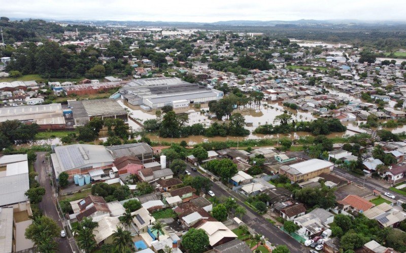 Situação no bairro Santo Afonso, em Novo Hamburgo, inundado pelo Rio dos Sinos nesta sexta-feira