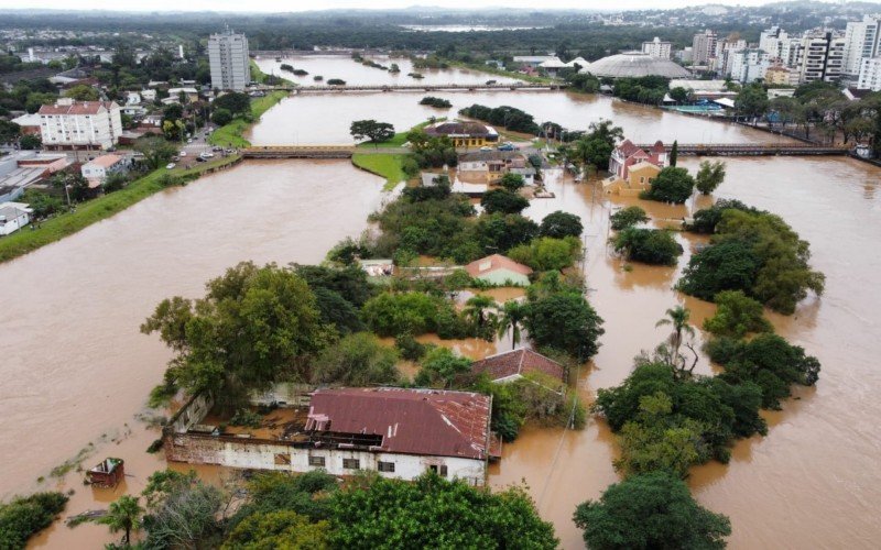 Cheia do Rio dos Sinos em São Leopoldo 

C



