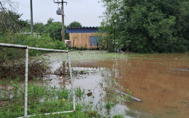 Estação de captação de água da Corsan em Nova Santa Rita ficou com o pátio alagado