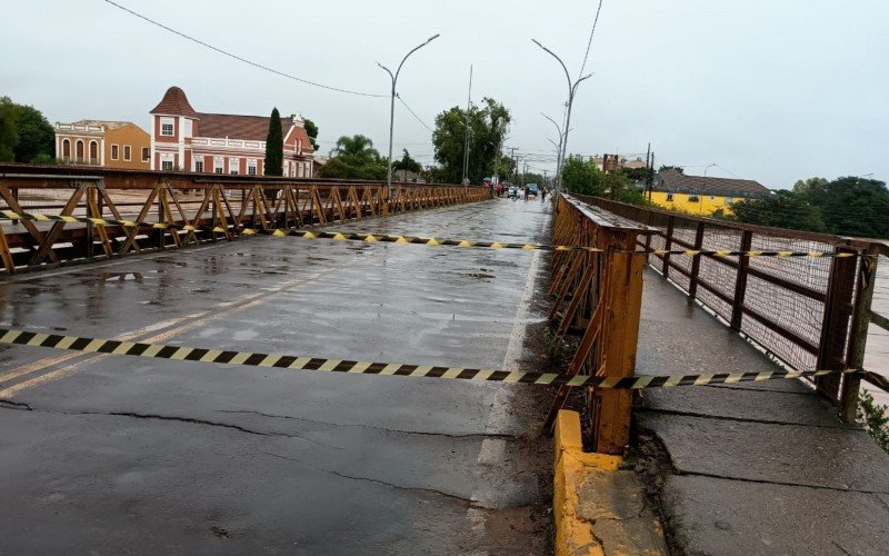 Ponte foi interditada na manhã desta sexta-feira (3) 