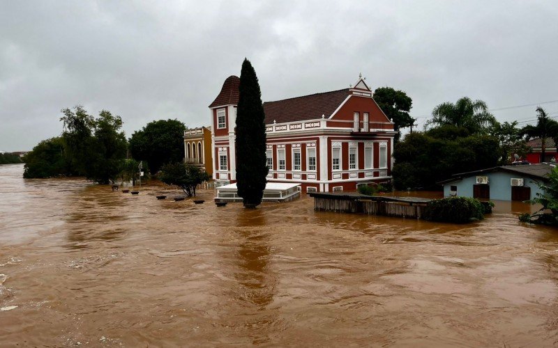 Nível do Rio dos Sinos chegou a 7,30 metros às 10h, em São Leopoldo