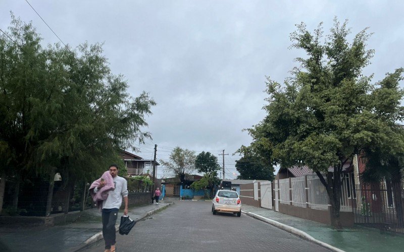 Ônibus buscam moradores do bairro Santo Afonso para levar para abrigo em Novo Hamburgo | abc+