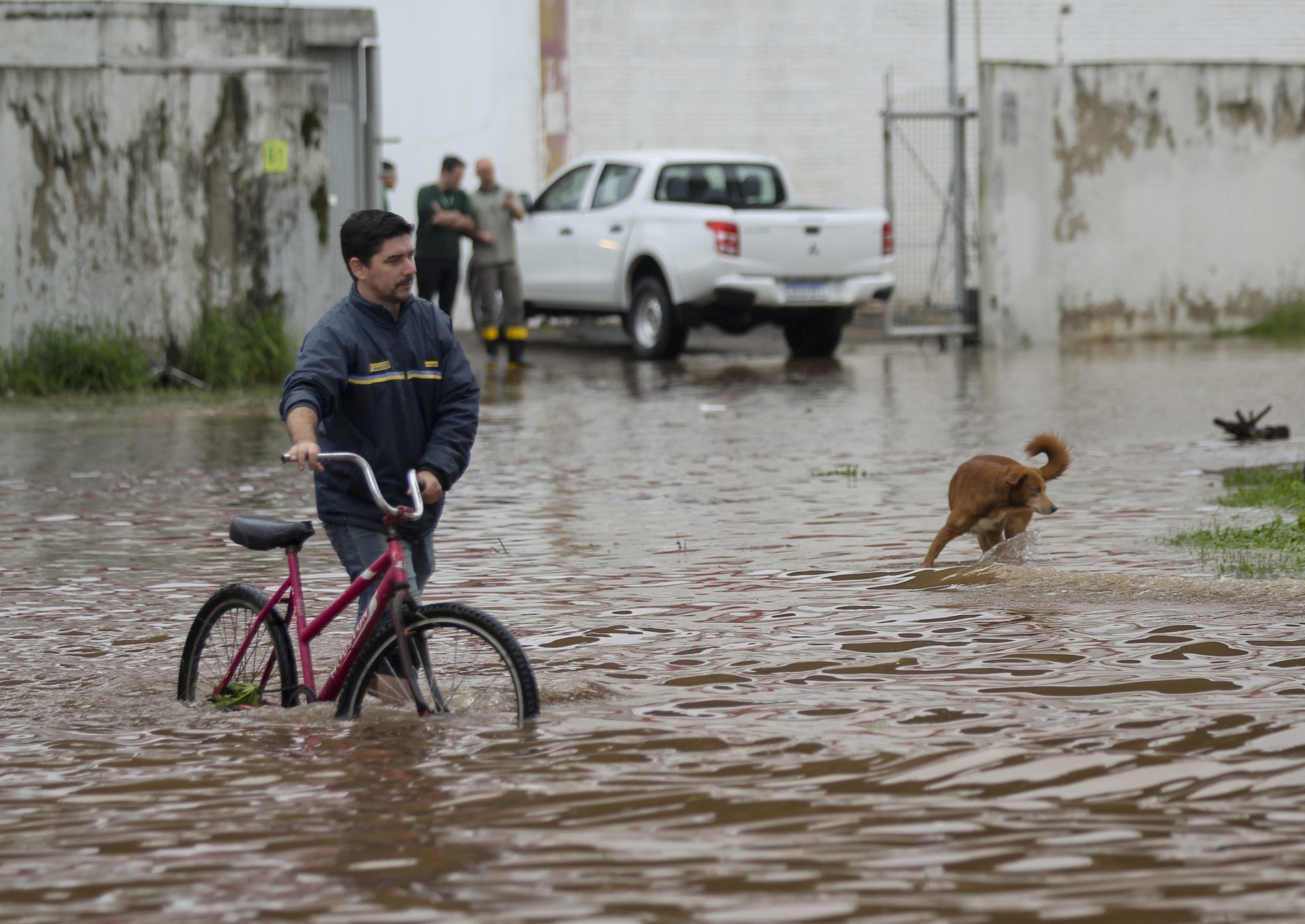 CATÁSTROFE NO RS: Mais de 50 mil pessoas devem evacuar as casas em Canoas