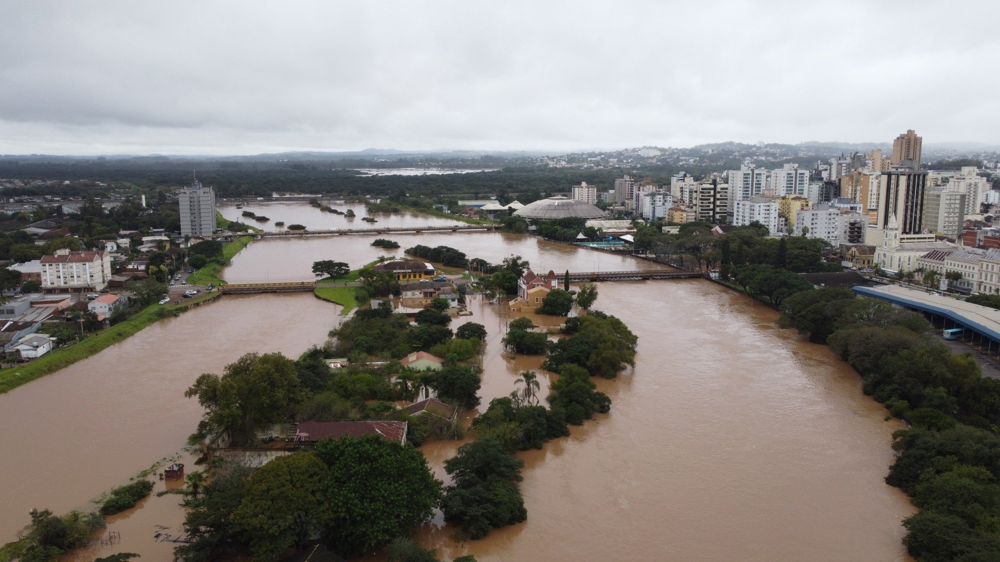 CATÁSTROFE NO RS: Imagens aéreas mostram enchente no bairro Santo Afonso