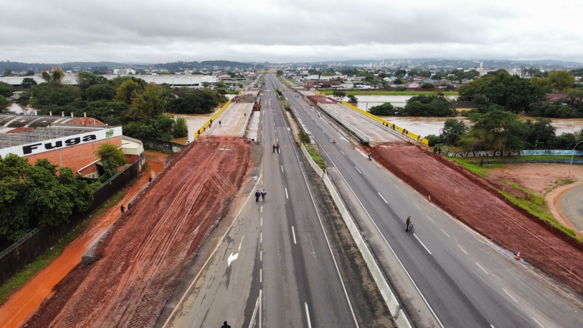 CATÁSTROFE NO RS: Obras emergenciais iniciam nas pontes novas sobre o Rio dos Sinos