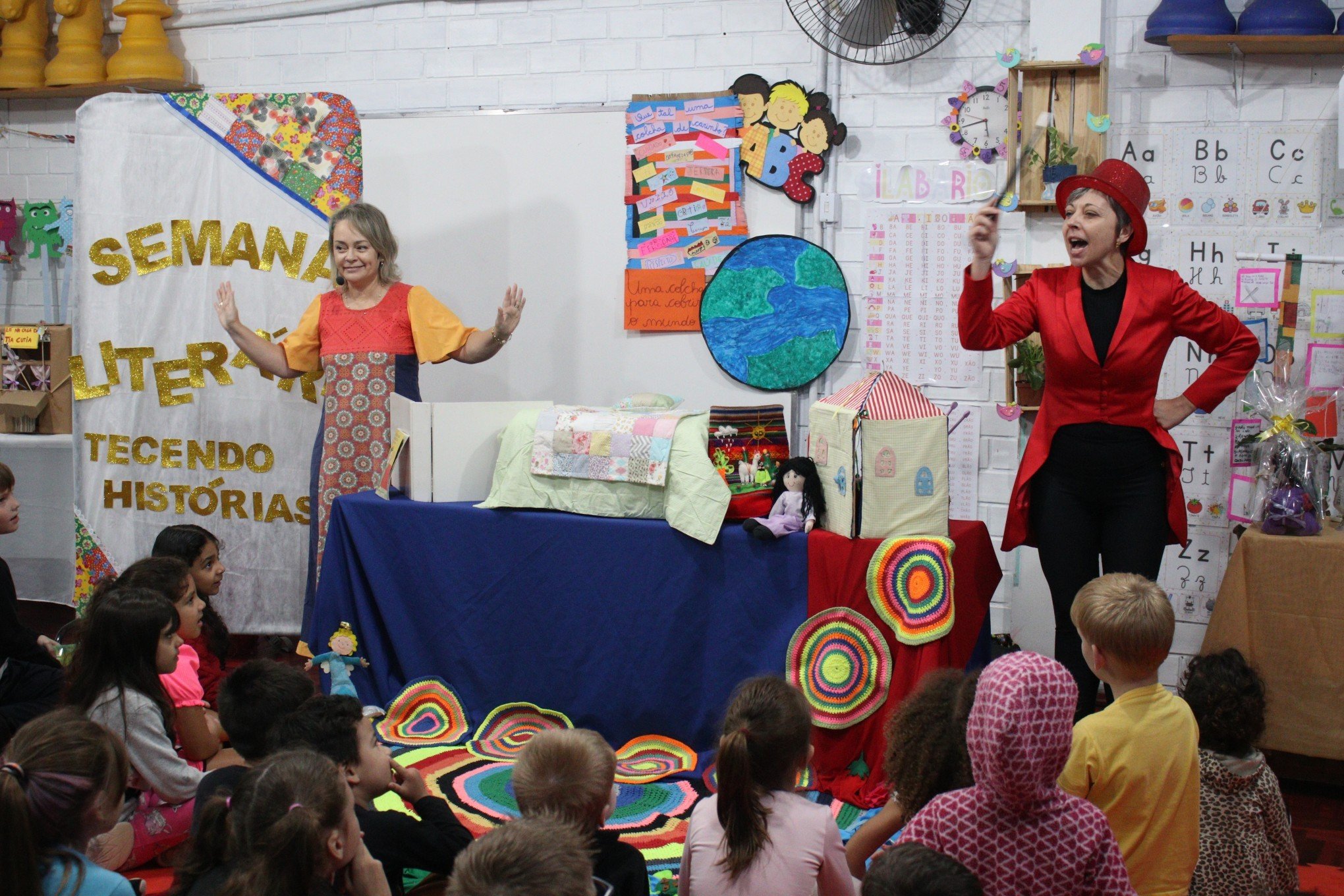 Magia e diversão dos  livros invade a EMEB Affonso Penna