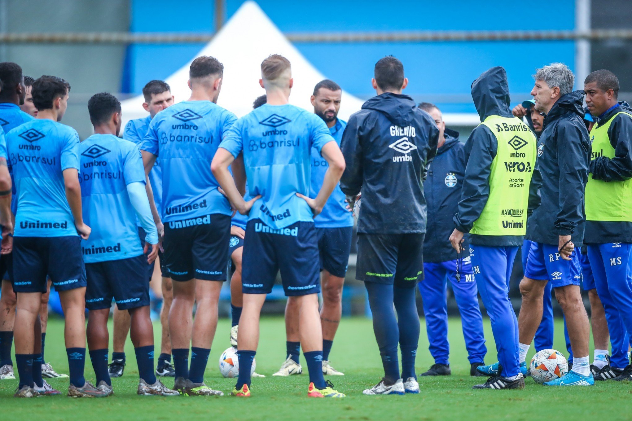 CATÁSTROFE NO RS: CT Luiz Carvalho fica alagado e Grêmio vai treinar na PUCRS