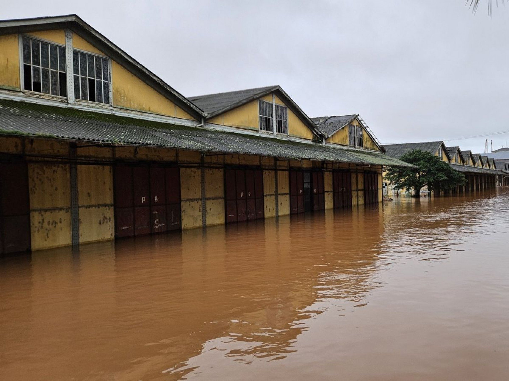CATÁSTROFE NO RS: Nível do Guaíba ultrapassa 5,20 metros; enchente já é maior da história de Porto Alegre