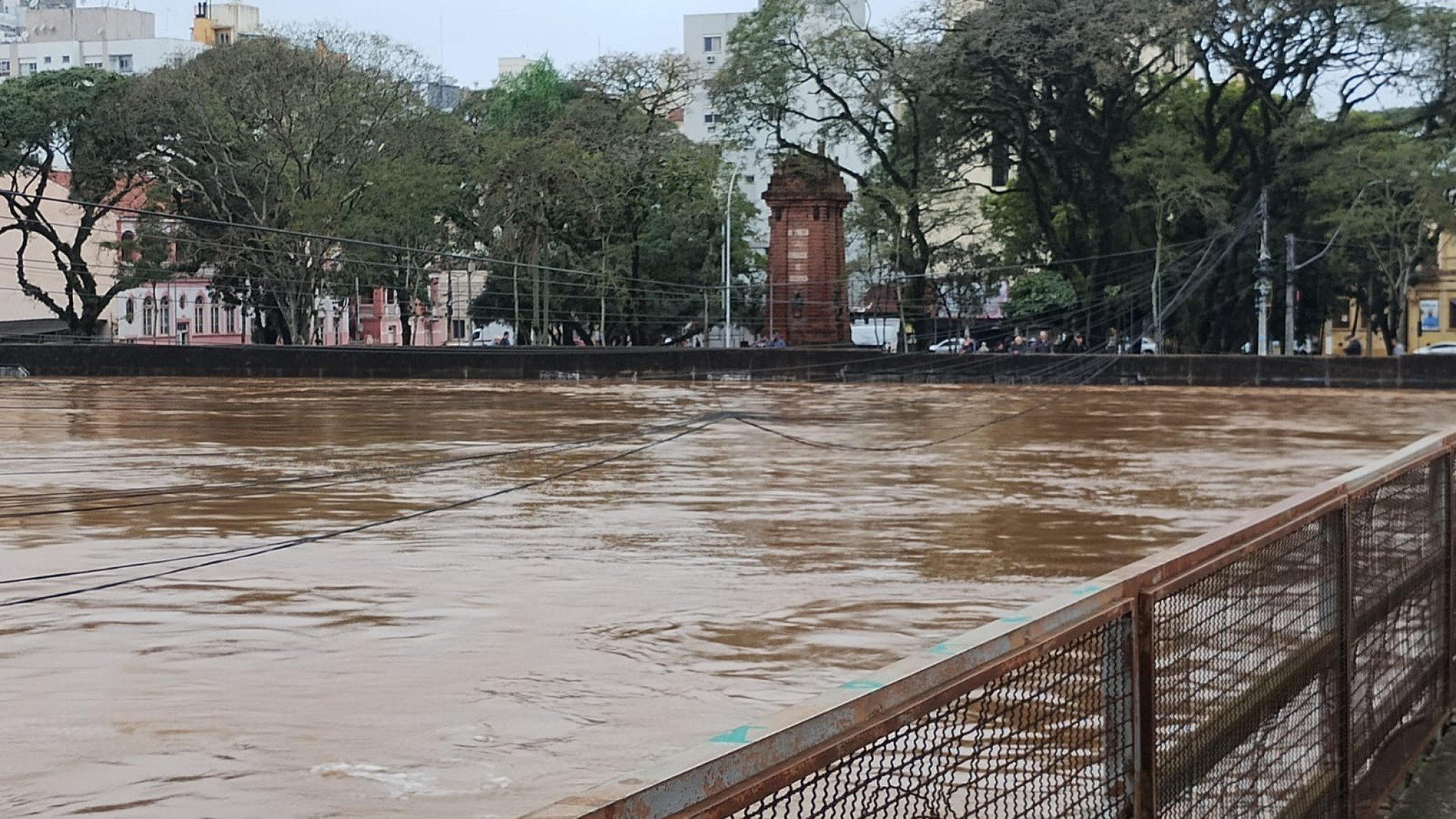 CATÁSTROFE NO RS: Nível do Rio dos Sinos se aproxima da cota de inundação em Novo Hamburgo; confira situação na região