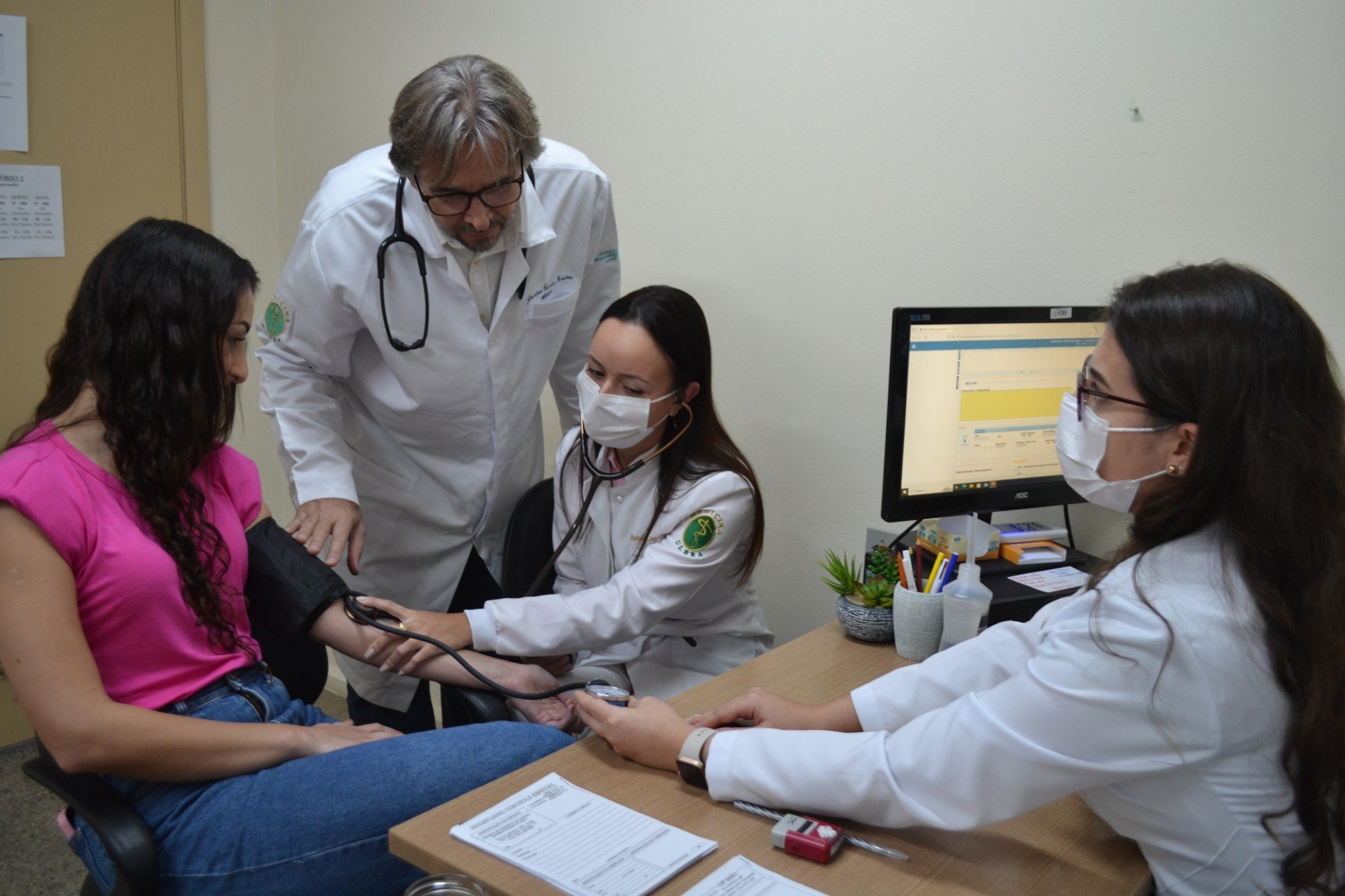 Estudantes de Medicina da Ulbra atuam no mutirão de saúde contra a dengue