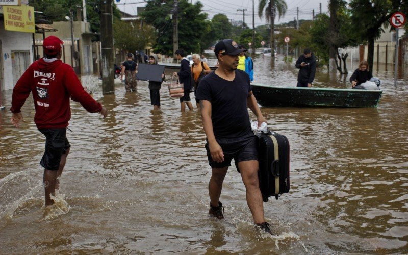  04/05/2024 ALAGAMENTO -  RUA RIO DE JANEIRO - MATHIAS VELHO