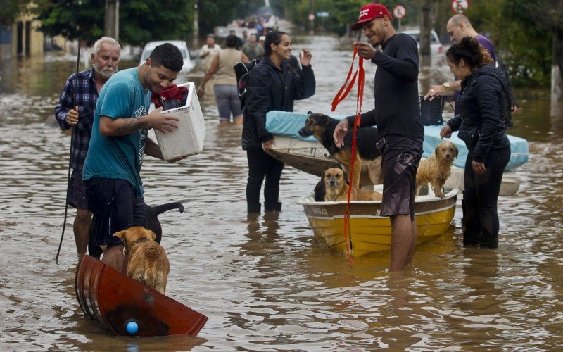  04/05/2024 ALAGAMENTO -  RUA RIO DE JANEIRO - MATHIAS VELHO