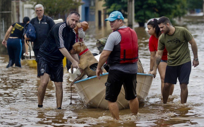  04/05/2024 ALAGAMENTO -  RUA RIO DE JANEIRO - MATHIAS VELHO