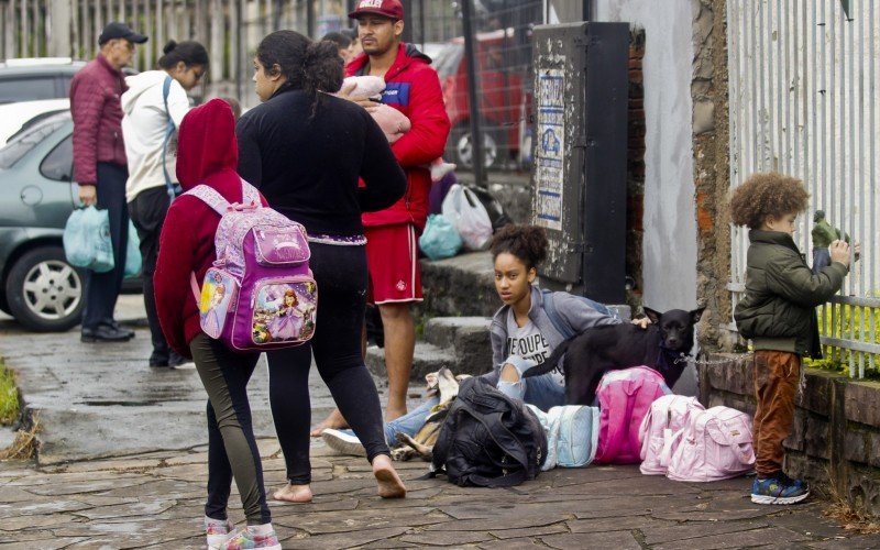  04/05/2024 ALAGAMENTO -  RUA RIO DE JANEIRO - MATHIAS VELHO