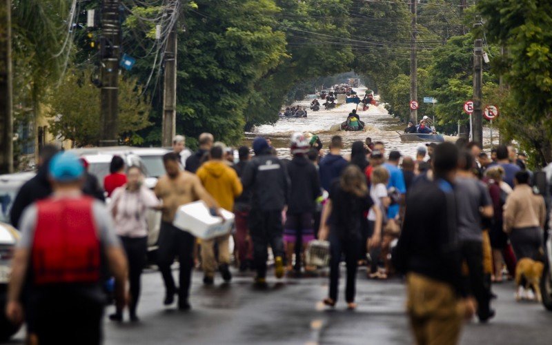  04/05/2024 ALAGAMENTO -  RUA RIO DE JANEIRO - MATHIAS VELHO