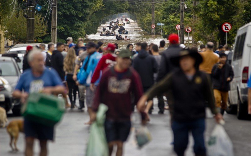  04/05/2024 ALAGAMENTO -  RUA RIO DE JANEIRO - MATHIAS VELHO