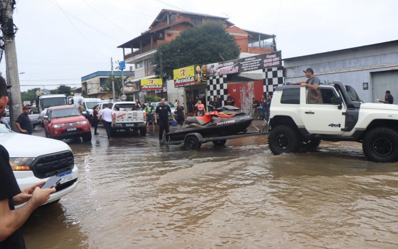 Caos instalado pela enchente no bairro Santo Afonso.