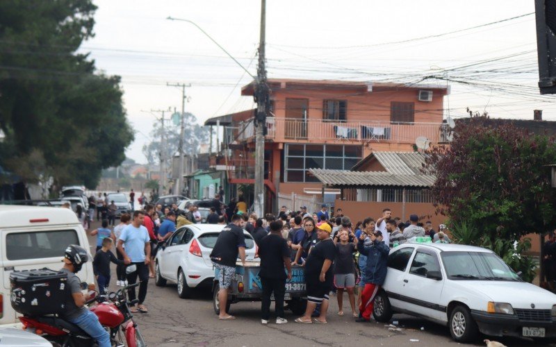 Com medo de furtos, moradores estão acampados próximo às residências | abc+