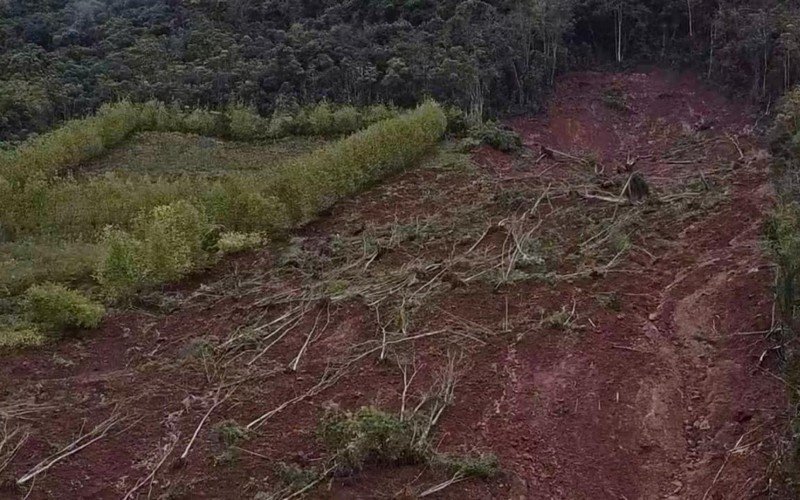 Deslizamento na Linha Pedras Brancas 