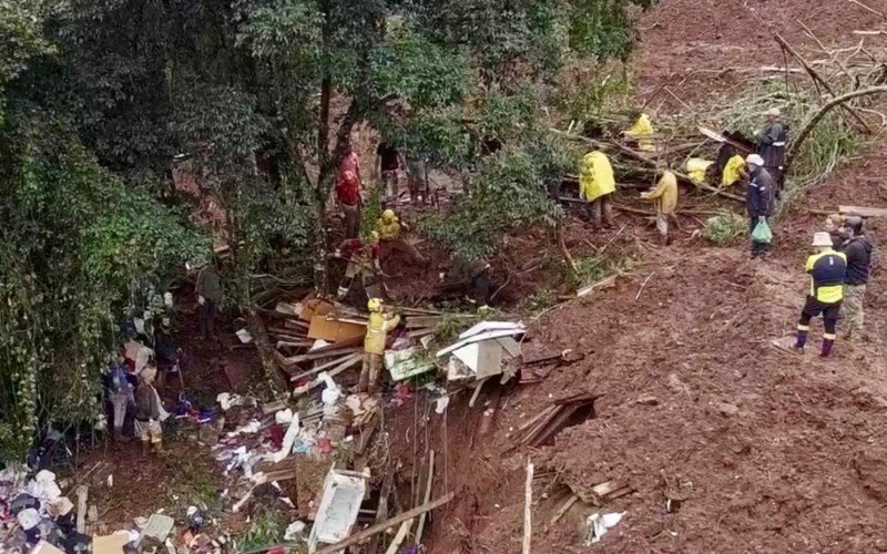 Corpo de Bombeiros faz resgate de vÃ­timas na Linha Pedras Brancas