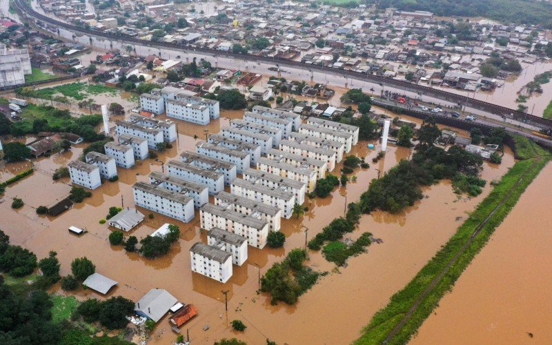 Imagens aéreas mostram a dimensão da situação dramática vivida pelos moradores da cidade em diferentes bairros