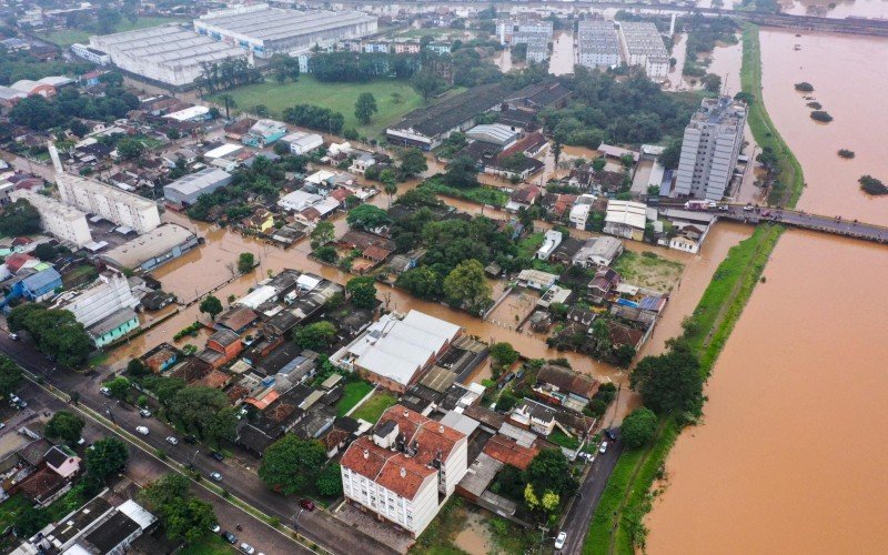 imagens aÃ©reas mostram a dimensÃ£o da situaÃ§Ã£o dramÃ¡tica vivida pelos moradores da cidade em diferentes bairros